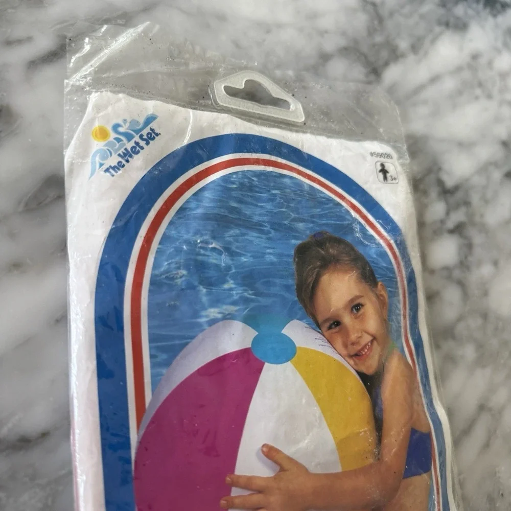 Vintage 1999 Intex The Wet Set Beach Ball 20